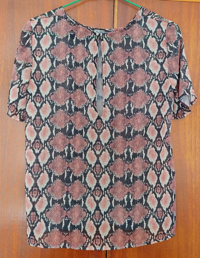 Blusa animal print de Mango