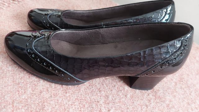 Hermosos zapatos de charol marca Pitillos