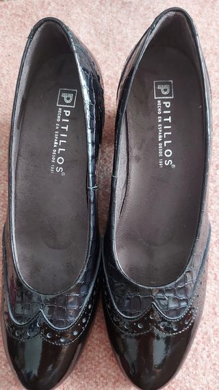 Hermosos zapatos de charol marca Pitillos
