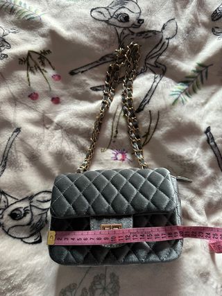 Bolso gris de terciopelo