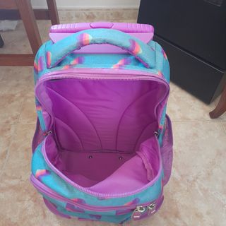 Mochila con ruedas marca Totto