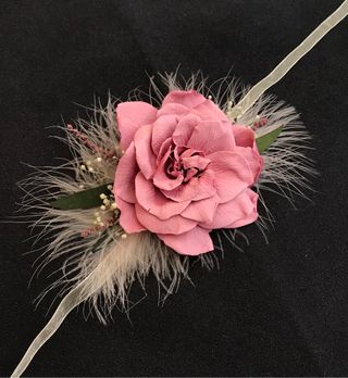 Pulsera de gardenia preservada.