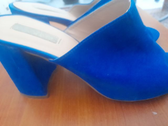 tacones azul oscuro