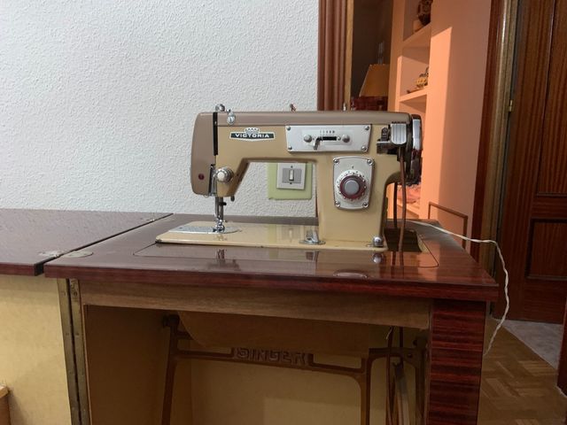 Singer modelo victoria