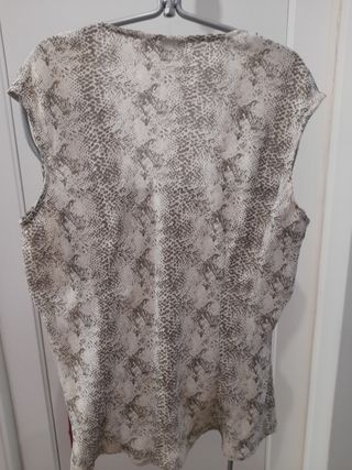 Blusa estampada animal print