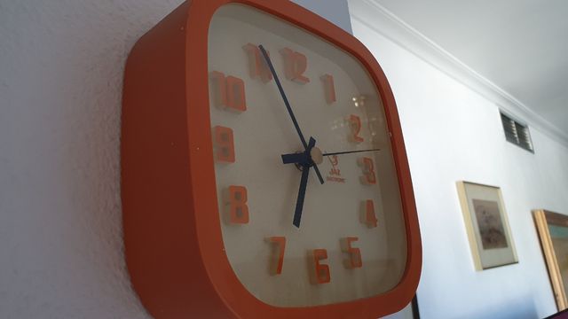 Reloj pared Jaz electronic Año 1970 naranja