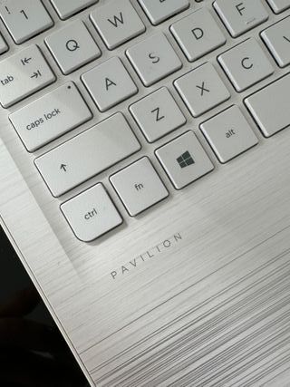 Portátil HP Pavilion Notebook en blanco