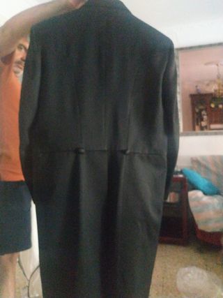 chaquet negro. 