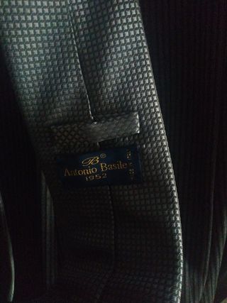 chaquet negro. 