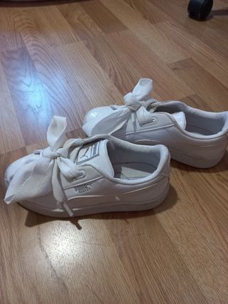 Zapatillas niña PUMA charol 32. PRECIOSAS