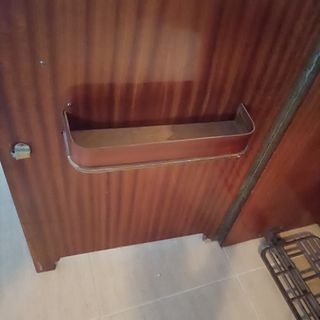 Maquina de coser antigua con su mueble