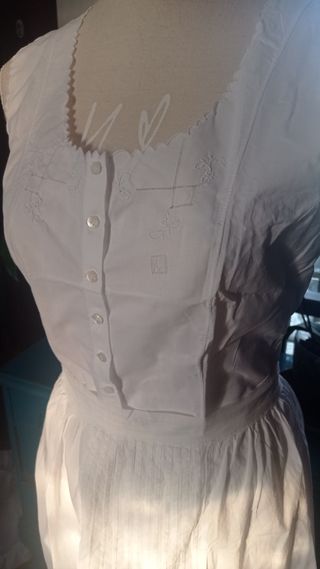 Camisola y enaguas antiguas. Lencería antigua