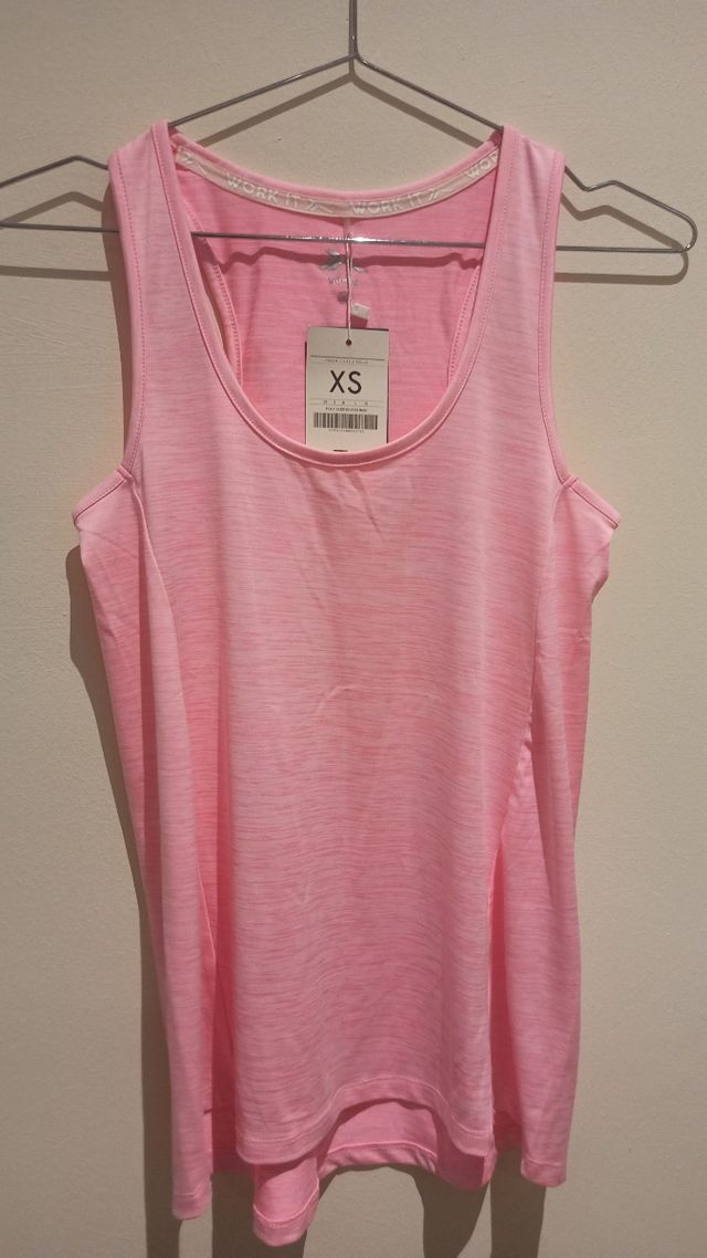 Camiseta rosa de deporte