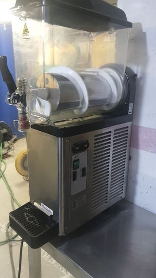 OFERTA SOLO HOY SE VENDE URGENTE MOSTRADOR CONGEL