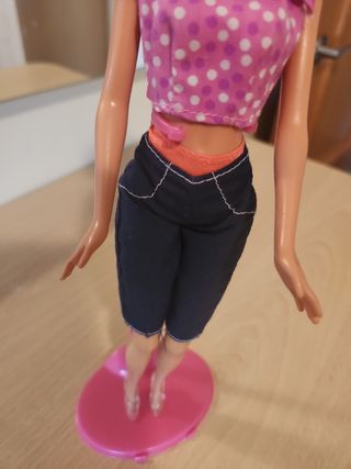 Muñeca Barbie pelo moreno