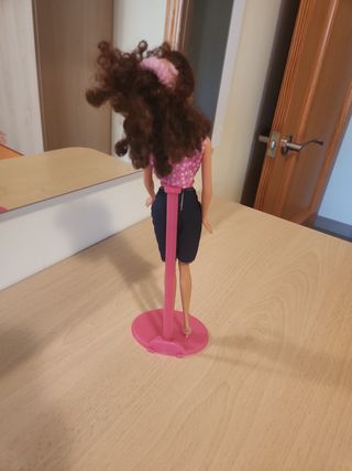 Muñeca Barbie pelo moreno
