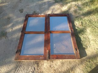 Ventana dos hojas antigua madera.