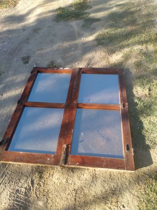 Ventana dos hojas antigua madera.