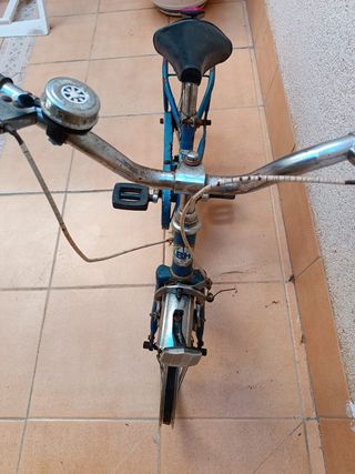 Bicicleta antigua para restaurar