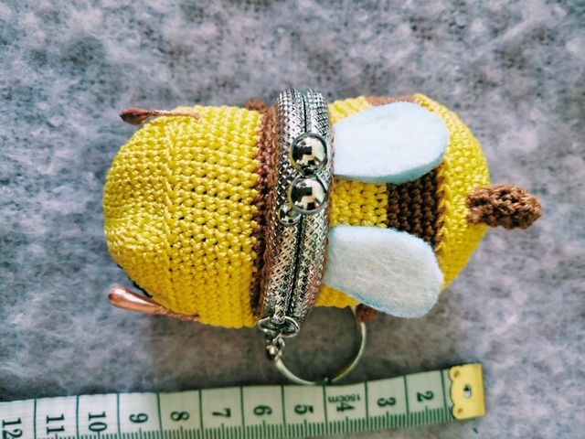 billetera abeja amigurumis Bee keychain wallet
