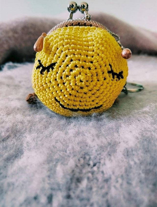 billetera abeja amigurumis Bee keychain wallet