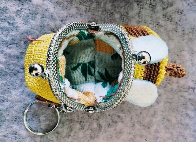 billetera abeja amigurumis Bee keychain wallet