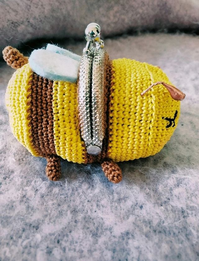 billetera abeja amigurumis Bee keychain wallet