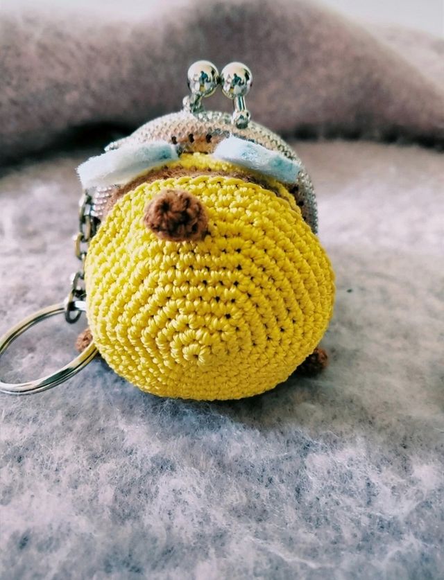 billetera abeja amigurumis Bee keychain wallet