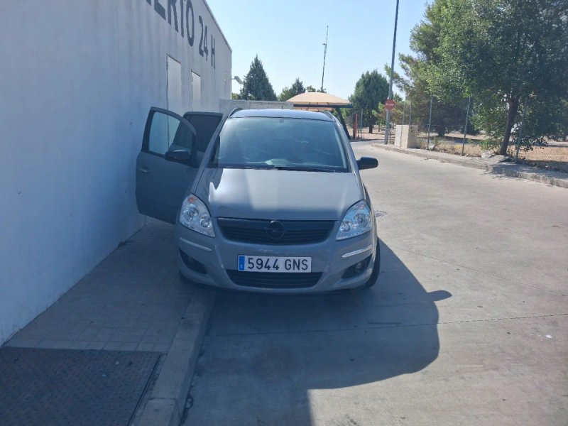 Opel Zafira 2009 - foto 1