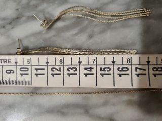Conjunto de colgante y pendientes plateados
