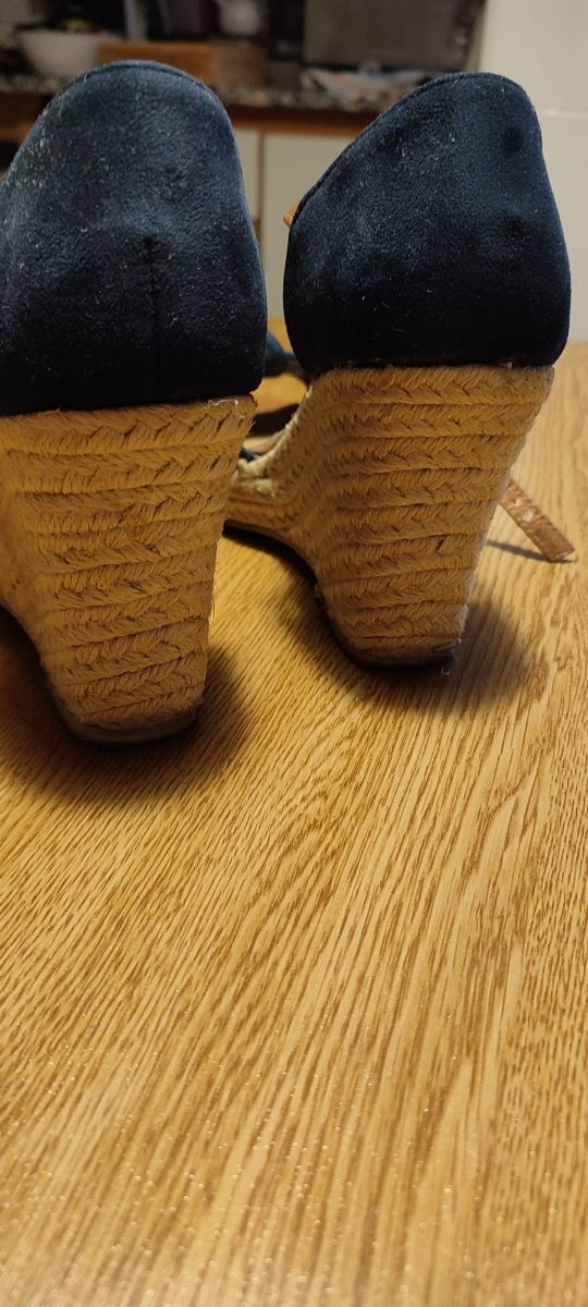 Cuñas de esparto azul marino