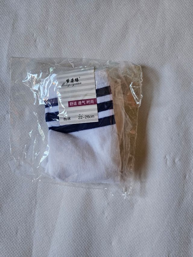 calcetines nuevos blancos