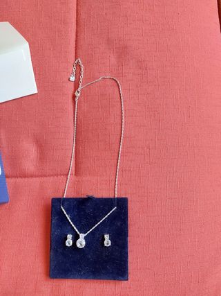 Conjunto Swarovski pendientes+gargantilla 