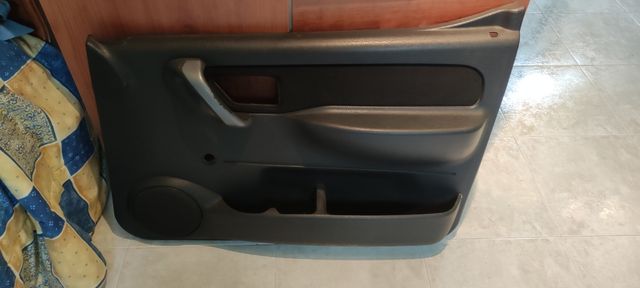 Paneles de puerta Peugeot partner 2006