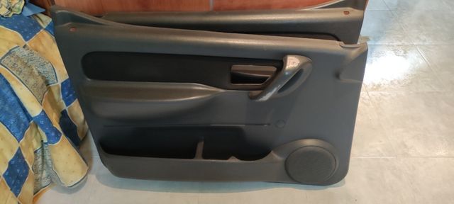 Paneles de puerta Peugeot partner 2006