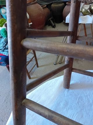 sillas antiguas de madera y caña