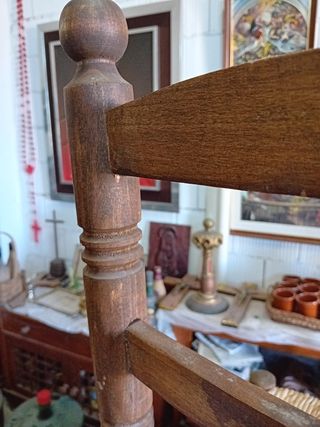 sillas antiguas de madera y caña
