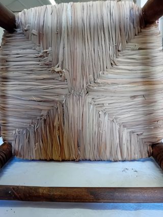 sillas antiguas de madera y caña