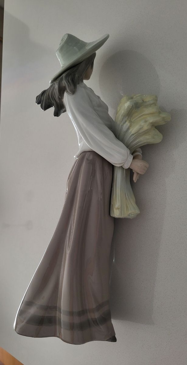Figura de Campesina Nao Lladro