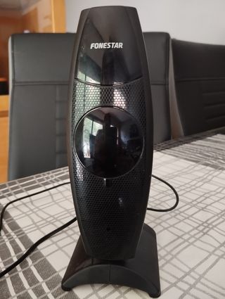 Sistema amb auriculars per escoltar la tele