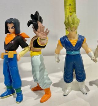 Lote de 4 figuras de Dragon ball + lote pequeñas