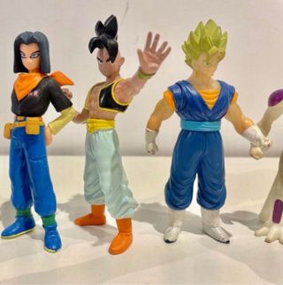 Lote de 4 figuras de Dragon ball + lote pequeñas