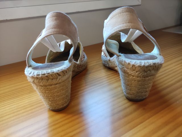 Alpargatas cuña con lentejuelas talla 40 - Montañé