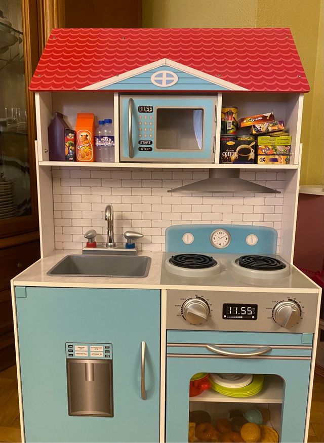 casa de muñecas y cocina