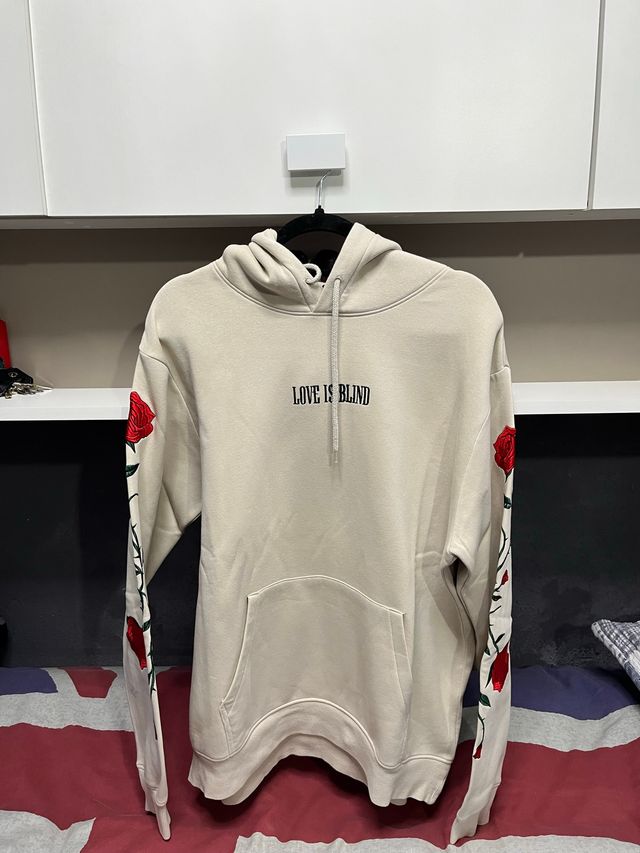Sweatshirt Hu0026M | O amor é cego em segunda mão durante 10 EUR em Reus na  WALLAPOP