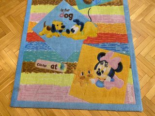 Alfombra infantil de Disney. De 1 m x 1’5 m