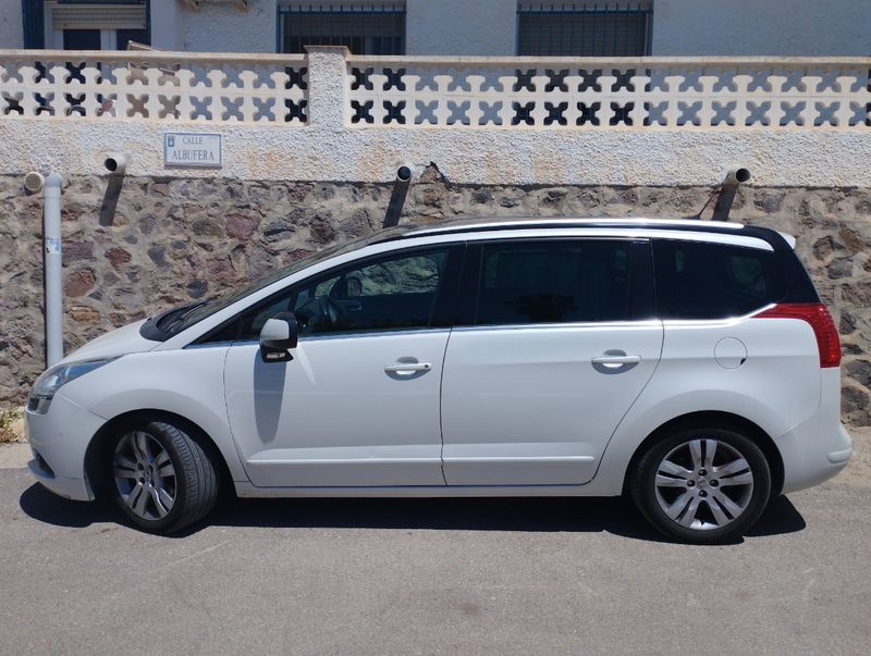 Peugeot 5008 2013 - foto 1