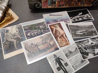 Caja antigua con objetos de antaño