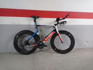 Bicicleta triatlon Cube 