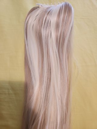 Extensiones lisas rubias con mechas